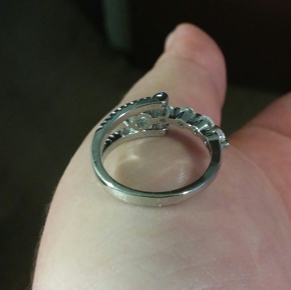 14k WG/Silver Cross Over Journey Diamond Ring sz 7